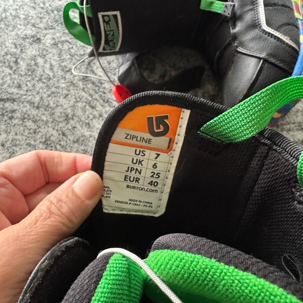 Burton Kids Zipline Black with Green Accents snowboard Boots
